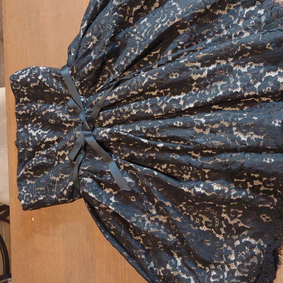 Sexy Coaktail / Formal Dress by ROBERT RODRIGUEZ for Neiman Marcus. Size 4 - Picture 9 of 11